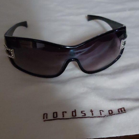 Sunglasses - Picture 2 of 5